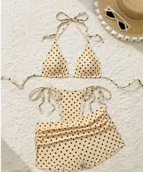 👙 A sima fürdőruhák unalmasak? – Pöttyös oldalt megkötős bikini szett!