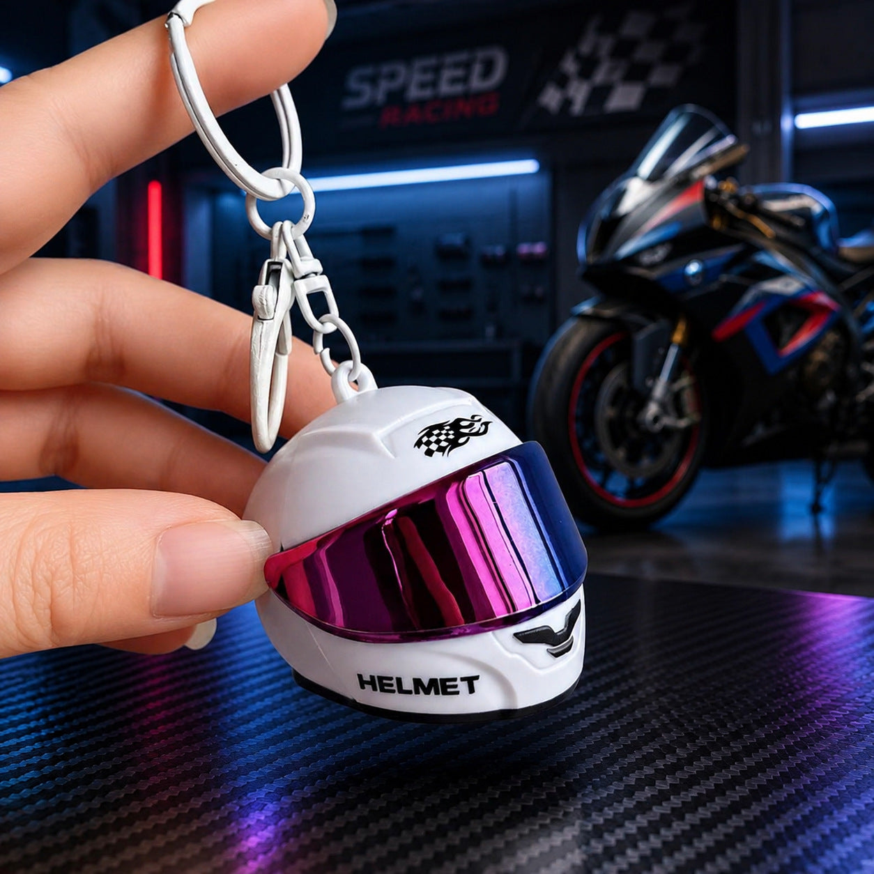 🔑 Unalmas kulcstartóid vannak? – Ez a mini sisak egyedi és felismerhető darab
