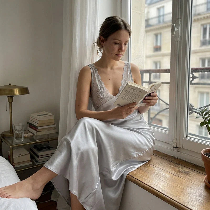 🌙 A régi pizsamák unalmasak, nem érződik bennük a luxus? – Elegáns V-nyakú selyem hálóing!